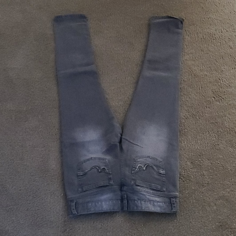 Too small - Picture 2 of 2